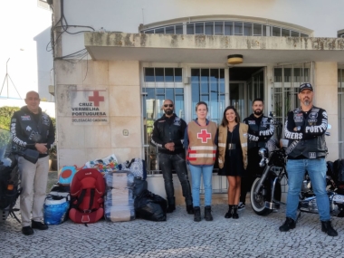 Delegação do Cadaval da CVP recebe bens angariados pelo motoclube 'punishers'